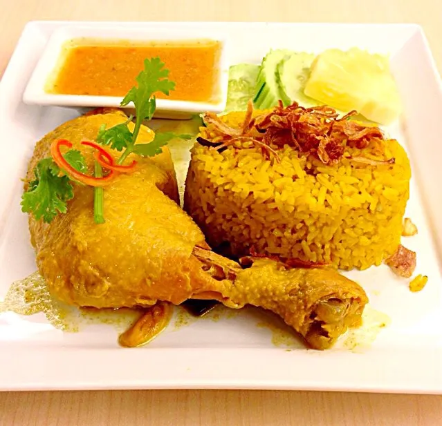 Fried Chicken with Thai fried rice yummmy ☺️|Food Gardenさん