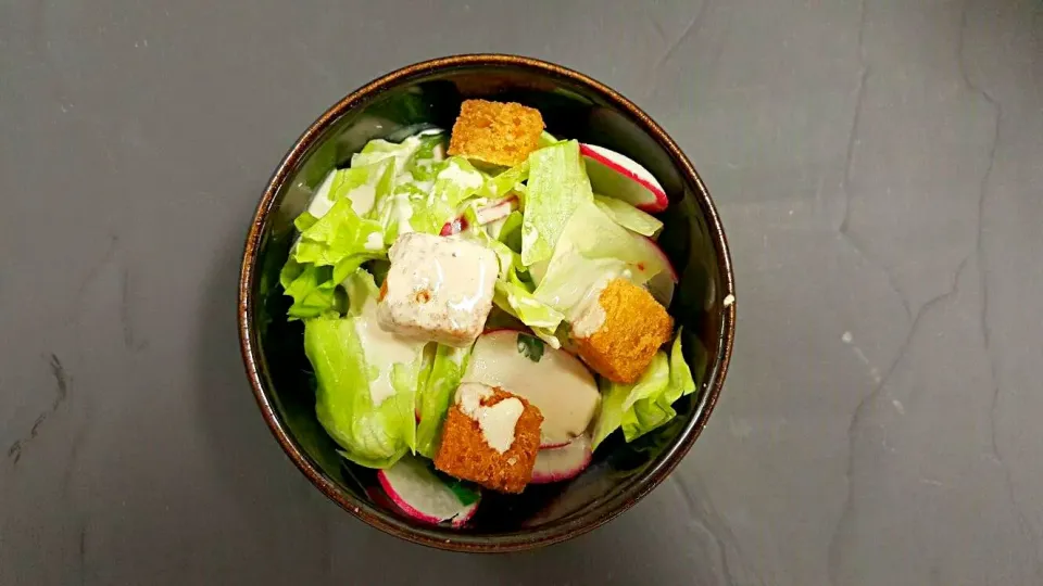 Iceberg and Pink Radish salad with Anchovy cream and croutons|Shankey Jariwalaさん