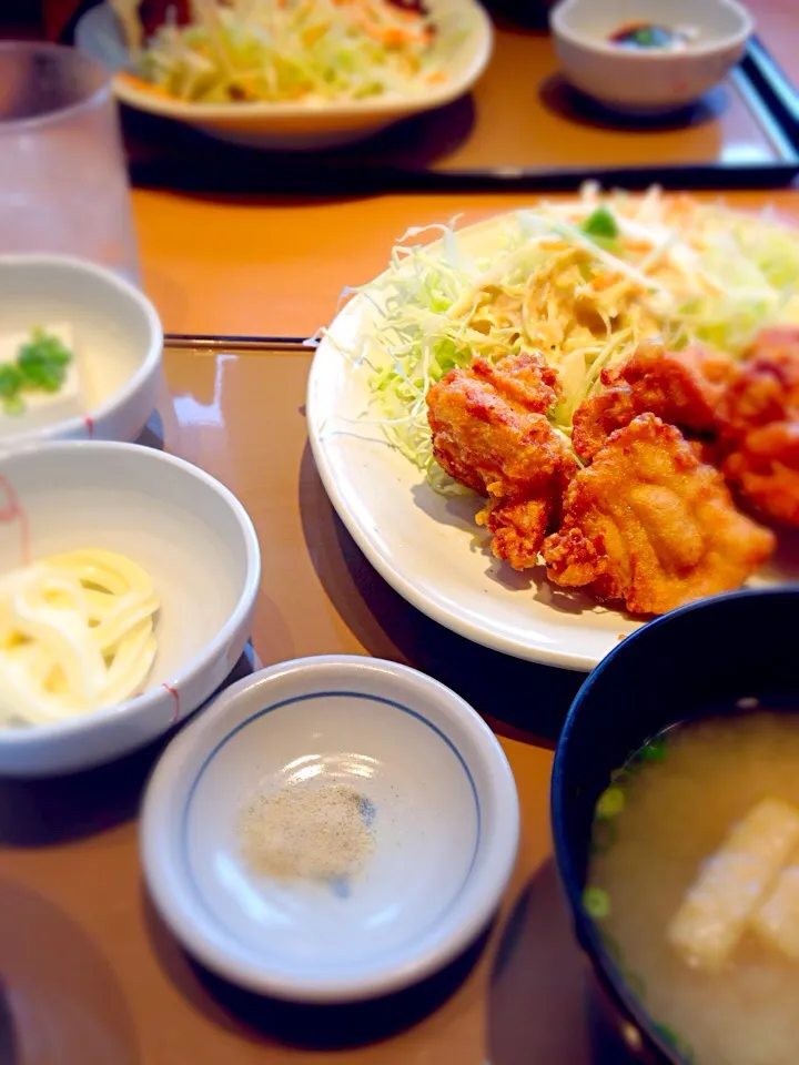 やよい軒 唐揚げ定食🍴|しのてらさん