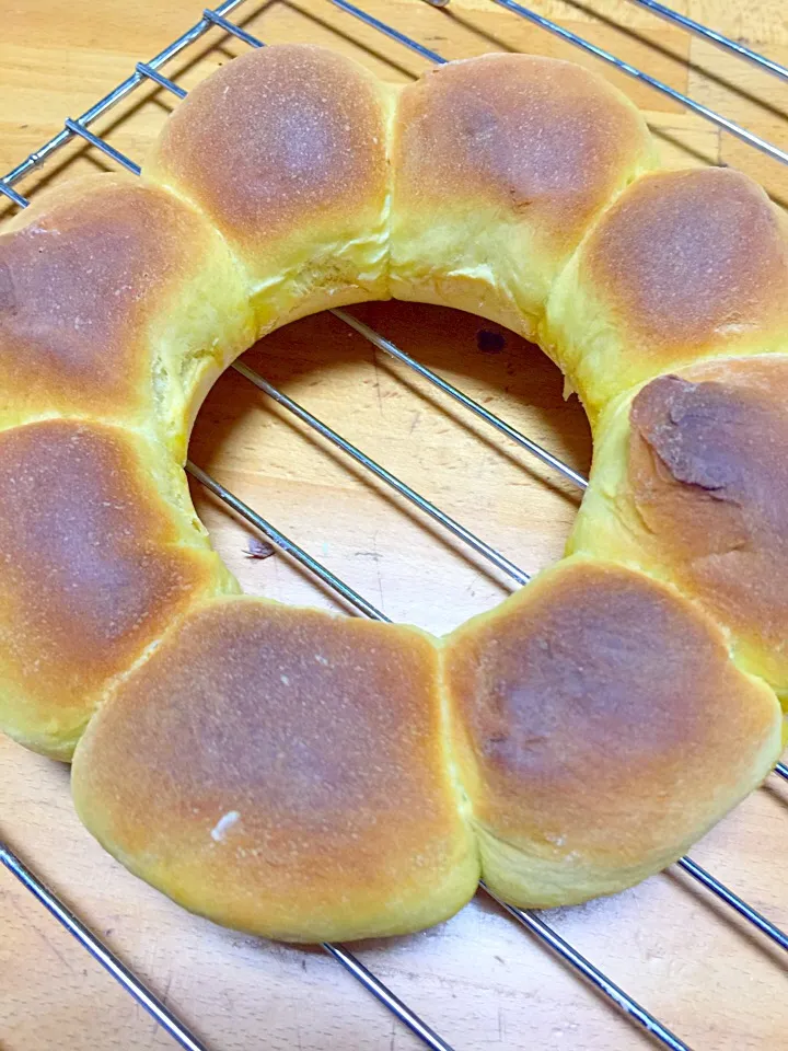 もらったミカン駄目になりそうなので、水分全部ミカンのちぎりパン！中に甘夏ジャム入れてみました！！|ミカさん