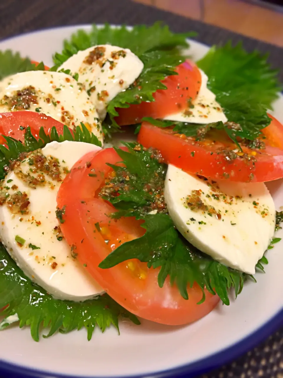 大葉でカプレーゼ🍅|Takaki Sasakiさん