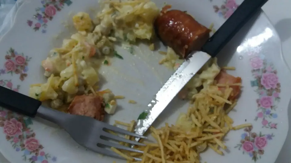 Snapdishの料理写真:salada de batata com maionese caseira
e linguiça de Frango|chauanaさん