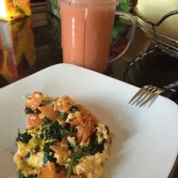 Eggs & Smoothie

Egg with tomato and spinach
Banana, mango, strawberry with mango juice & ice.|Mia Wallaceさん