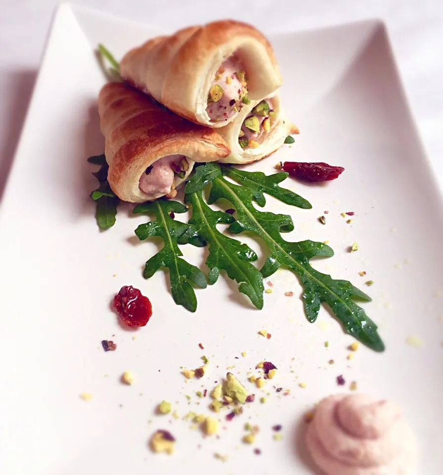 Pastry rolls filled with mortadella and ricotta cheese mousse. ( chopped pistachios )|laura giardinaさん