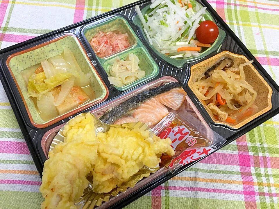 鮭の塩焼き 日替わり弁当 豊川市宅配|Naokazu Kuritaさん