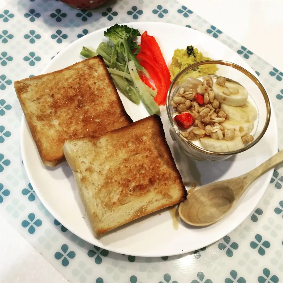 自家製パンの朝ごはん|やっこさん