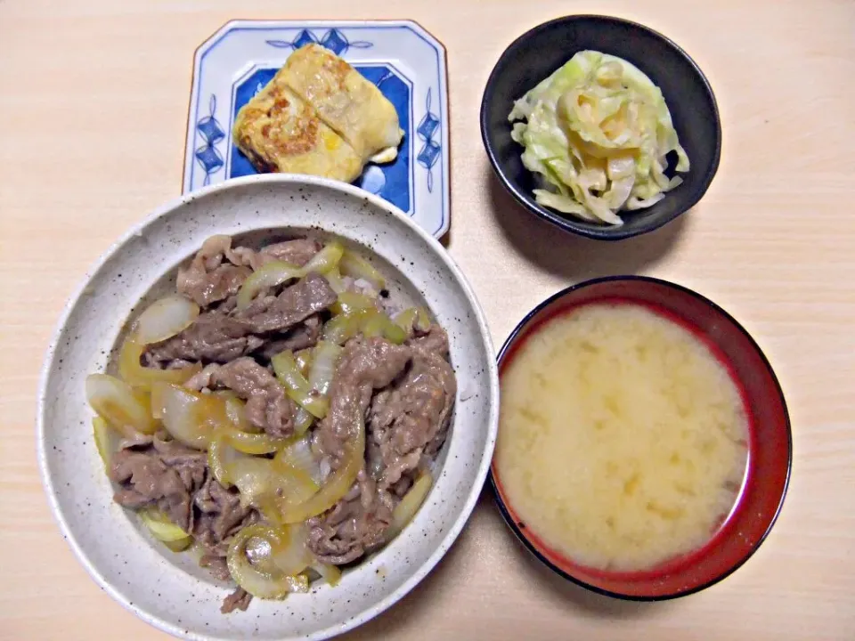 １月１０日 牛丼 キャベツの酢漬け だし巻き卵 お味噌汁|いもこ。さん