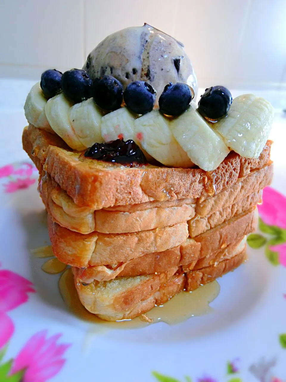 Tuesday breakfast situation 🍞🍞🍞 honey butter toast. #vanilla #icecream ##honey #butter #bread #toast|Rupert Prisca Ganさん