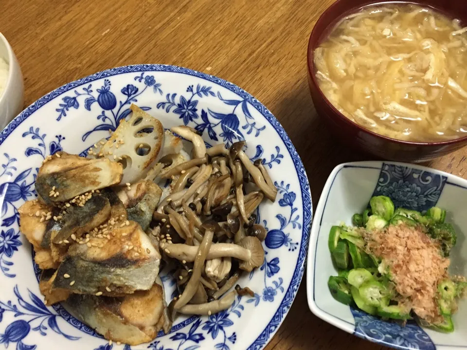 Snapdishの料理写真:お夕飯 鯖のバター焼き|さんだーさん