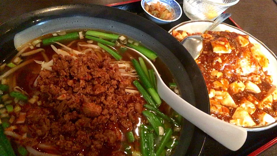 【日替定食】台湾ラーメンと小麻婆豆腐丼を頂きました。|momongatomoさん