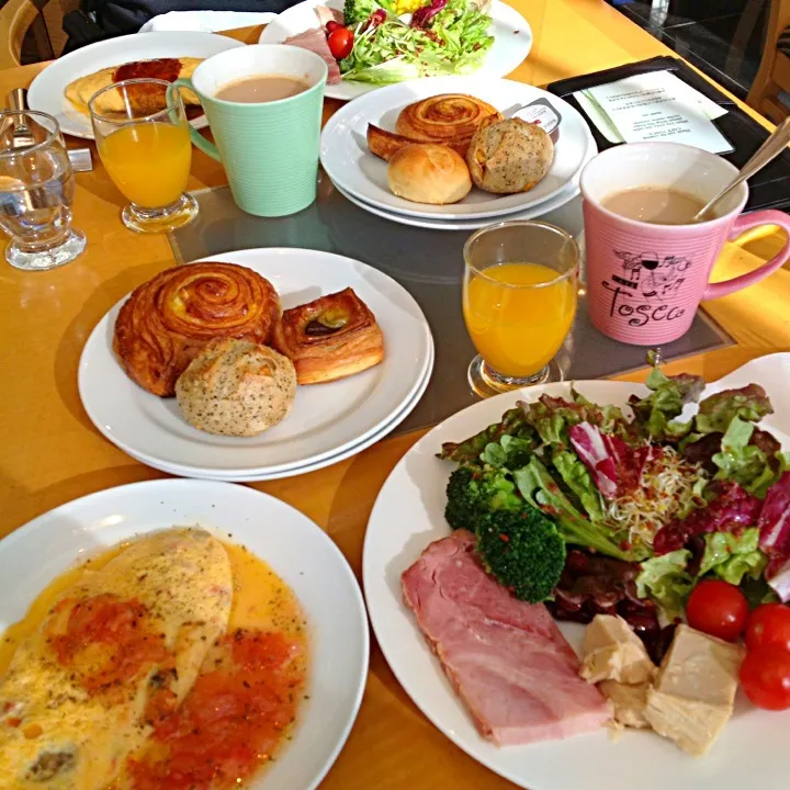 Snapdishの料理写真:カフェトスカモーニングビュッフェ@横浜ベイホテル東急🍅✨🍳✨🍞  メゾンカイザーのデニッシュパン美味しすぎ (ˆڡˆ)|K.Sさん