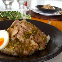 ネギ塩ぶー丼～醤油漬け卵|あもらさん