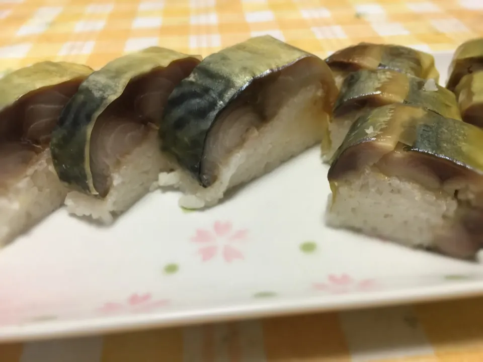 自家製しめ鯖・しめサンマの棒寿司🍣|Asa Eiさん