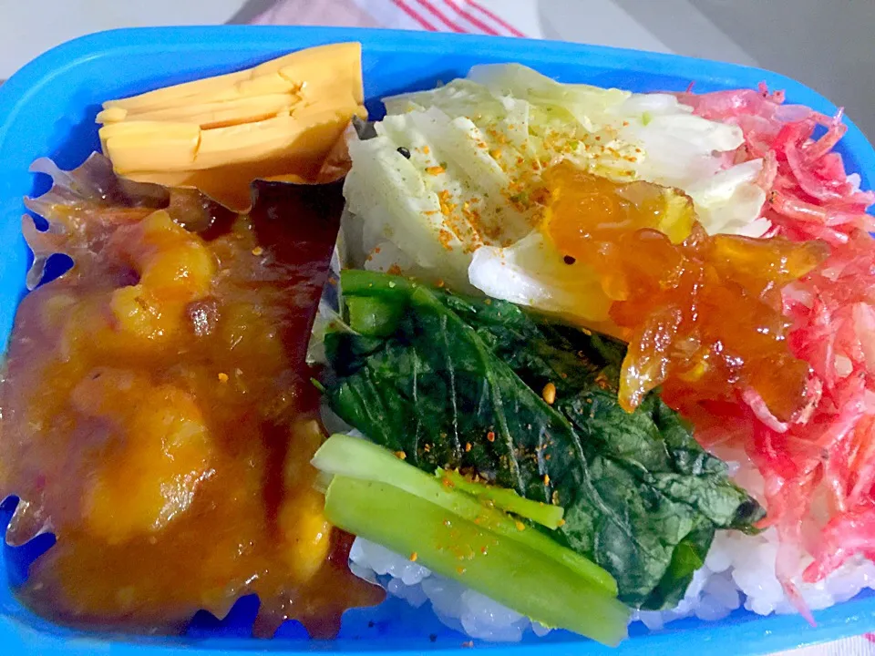 パパお弁当🍱  海老チリ   チェダーチーズ  白菜と小松菜の漬物  りんごと柚子の蜂蜜煮  干しエビ|ch＊K*∀o(^^*)♪さん