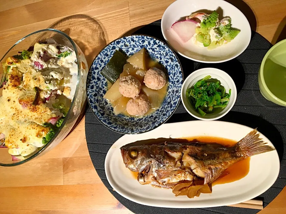 Snapdishの料理写真:晩ごはん🍴
めばる煮付け
鶏団子と大根煮物
セリお浸し
赤カブとスパイラルのグラタン
(豆腐ホワイトソースで〜)|ba.a.ba_キッチンさん