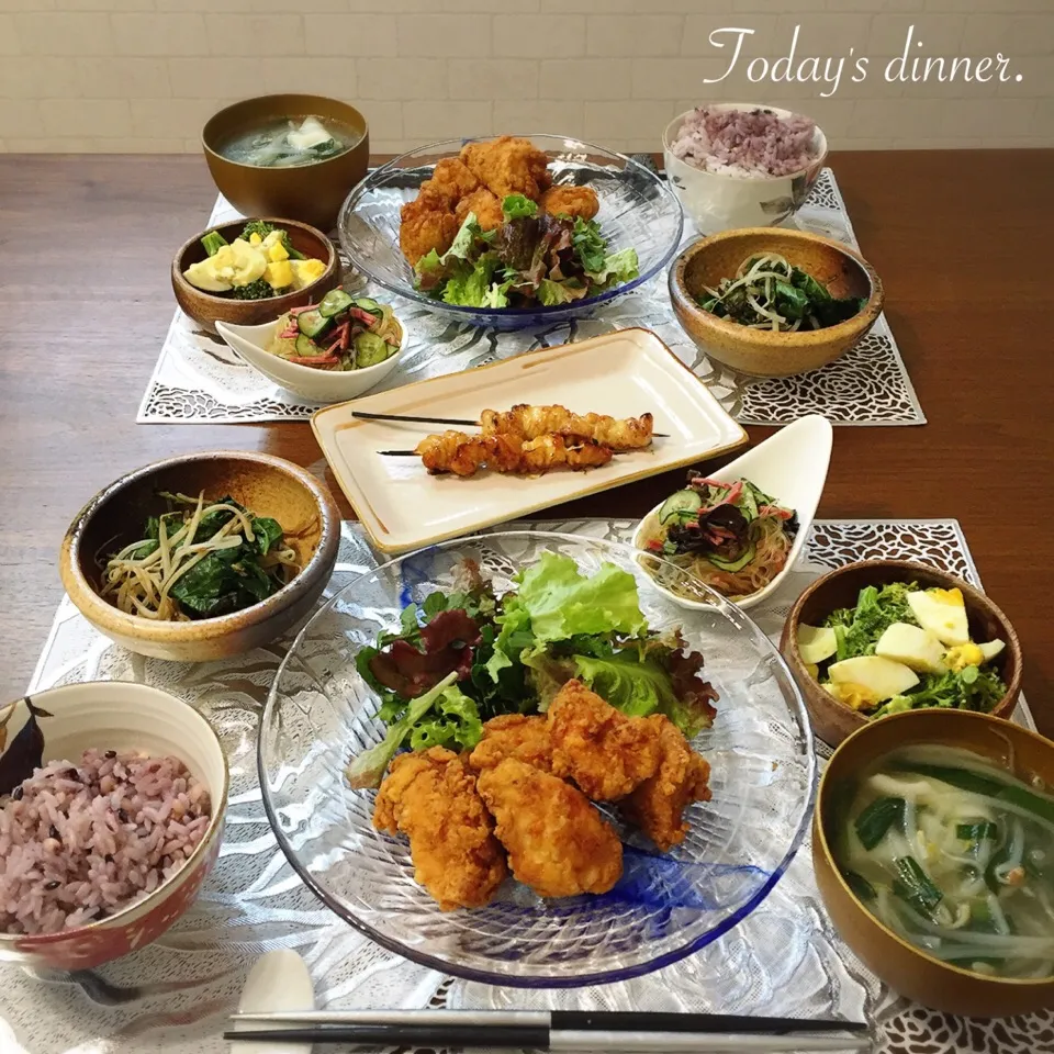 唐揚げ 鶏皮の焼き鳥 ケールともやしの炒め物 パイタンスープ 春雨サラダ|fleur ❁︎⑅*さん