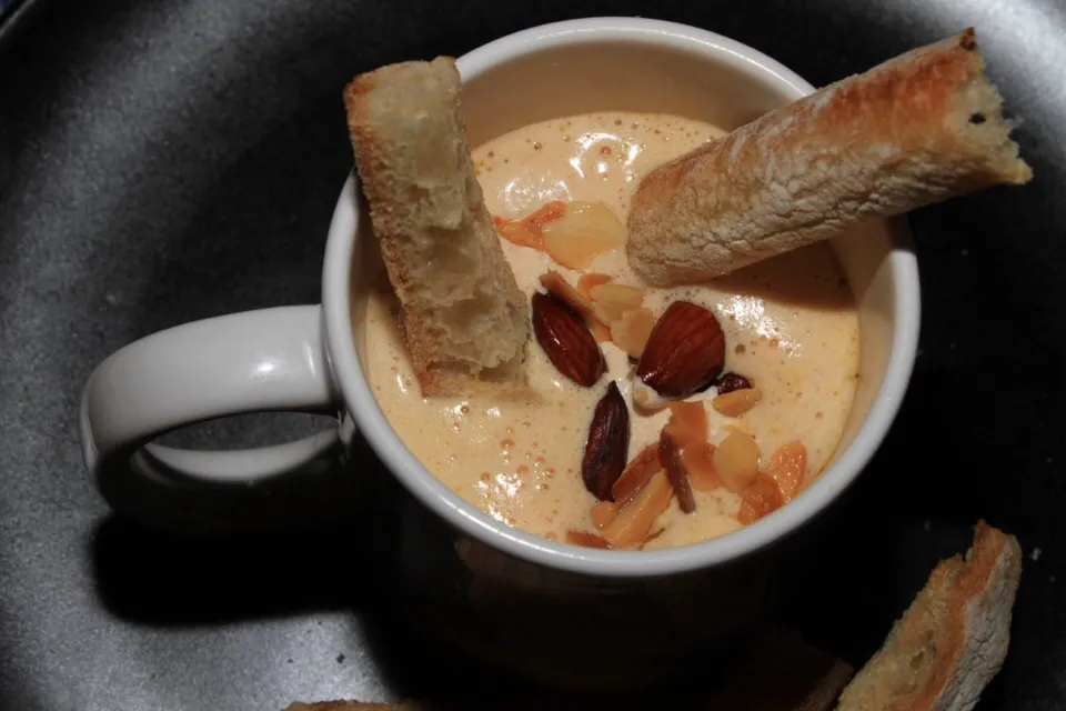 Water-cress and Tomatoes Soup, Grilled Almonds, Piment D'Espelette Chantilly and toasted Bread Fingers.
Piments d'Espelette: https://en.wikipedia.org/wiki/Espel|PHILIPPEさん