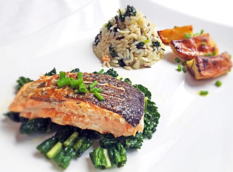 Crispy salmon & sauted wild rice|laura giardinaさん