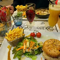 #FrenchFries #Salad #Hamburger|Lauraさん