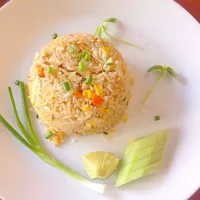 Snapdishの料理写真:Fried rice with crab meat|Yui Phiphitphakdiさん