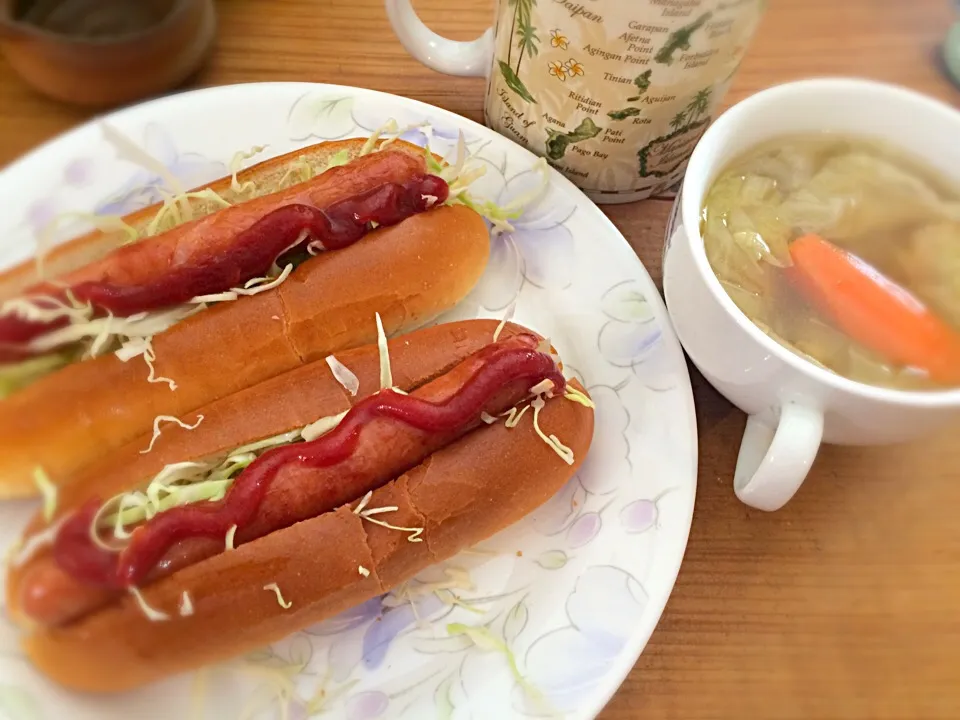 現場系男子のがっつり朝食。前夜のお猪口は、片付けようよ〜 (^^;;|mikaさん