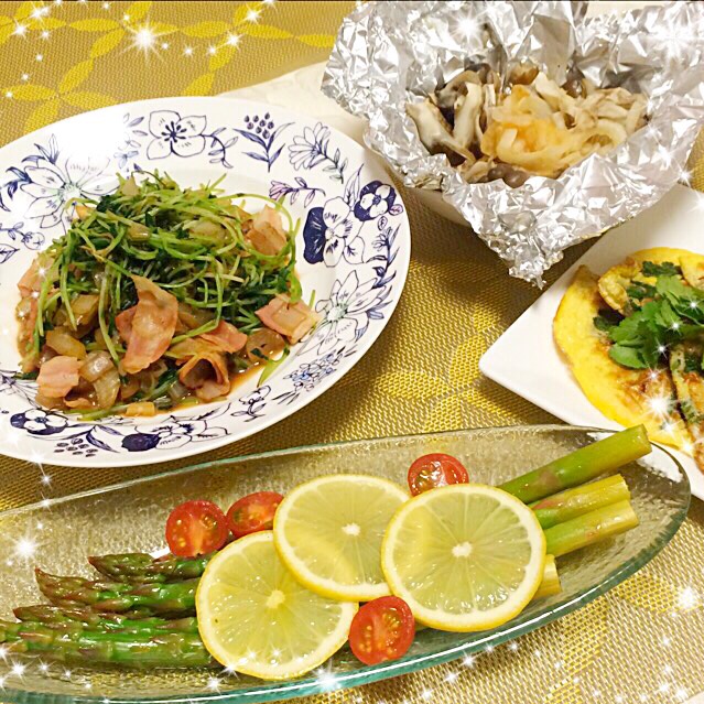 Imanaka Yukikoさんの料理 アスパラガスのマリネerisちゃんの大根の葉の炒め物を豆苗でyumiちゃんの新玉ねぎの甘酢漬けをキノコのホイル焼きのソースに 桜央里 Snapdish スナップディッシュ Id Kd98qa