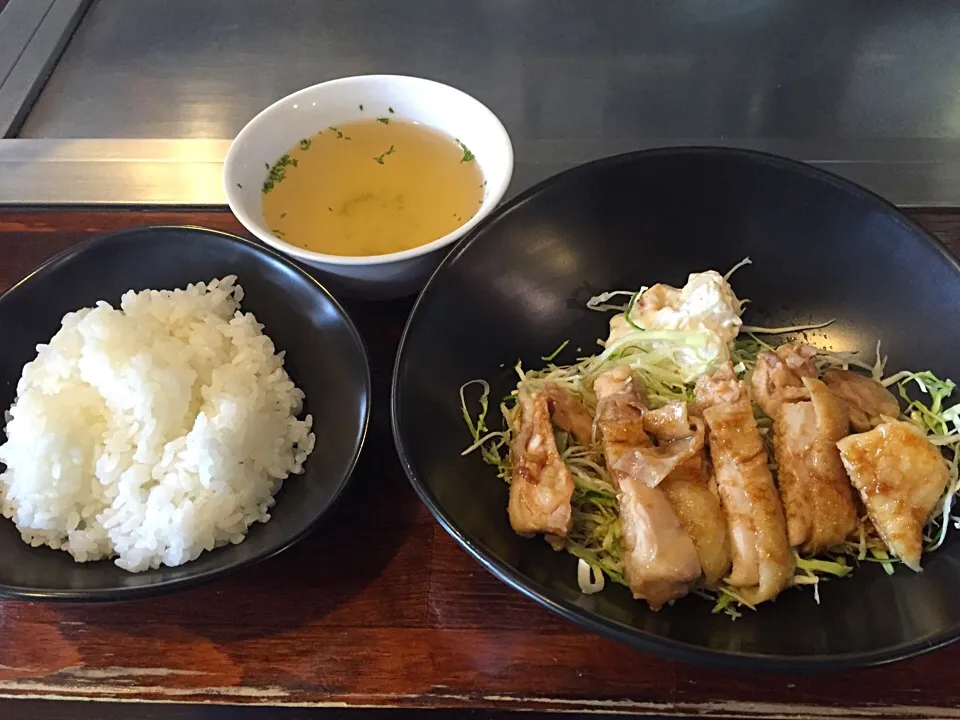 鶏のもも焼きのランチ|たぁちさん