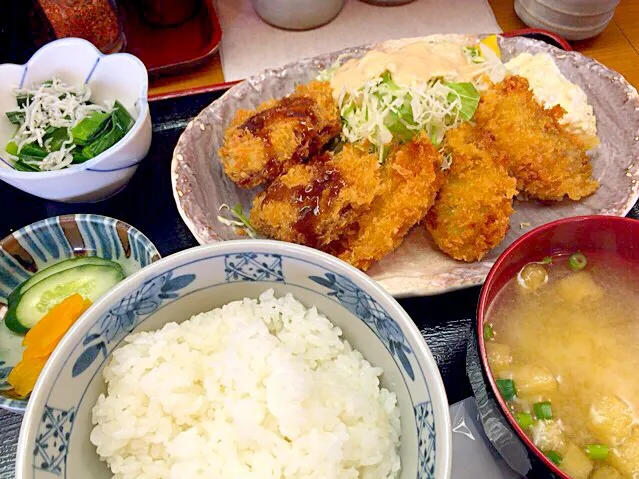 ヒレとカキフライ定食|kazoominさん