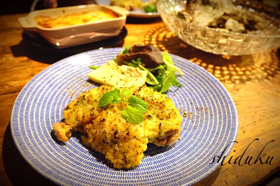 牡蠣パーティーで残った食材と牡蠣で晩御飯♬  「チキンのハニーマスタードマリネ香草パン粉焼き♬ 牡蠣のフランを添えて☆」  牡蠣パーティーで残った牡蠣で 「牡蠣のトマトソースグラタン」 「牡蠣の白ワイン蒸し」|Shiduku Egawaさん