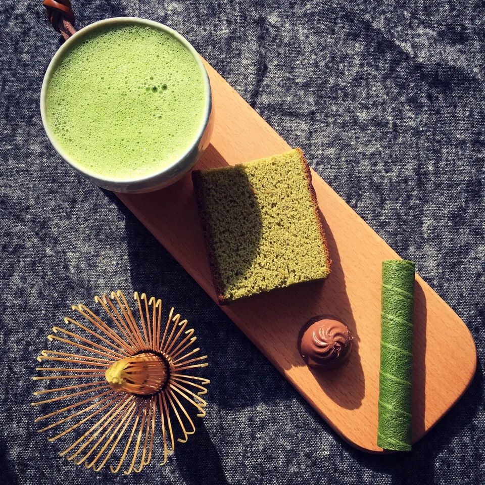 Tea break - matcha, matcha Castella, chocolate with matcha center, matcha wafer|coxiella24さん