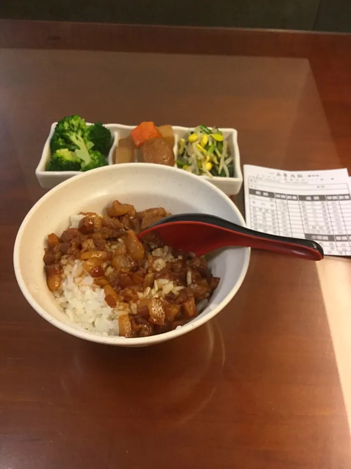 Snapdishの料理写真:一品魯肉飯便當|Ginaさん