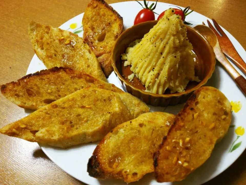 ガリバタ醤油ラスクとマッシュポテトのプレート|真希さん