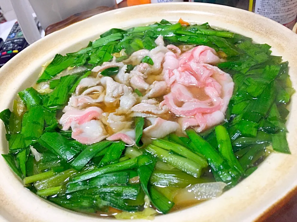 寒くなったから またまた鍋🍶  ニラと豚肉の鍋にしましたょ〜  締めはうどんで(＾ｰ^)ノ|Hiroko Suzukiさん