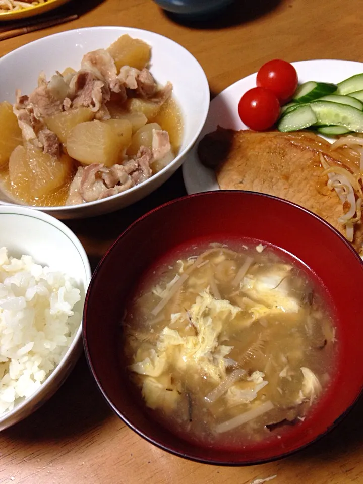 今夜のおかず
大根と豚バラ肉の煮物 他|kiroさん