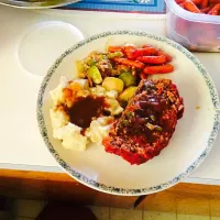 Snapdishの料理写真:Meatloaf ,carrots ,mash potatoes ,Brussels sprouts|amaja bryantさん