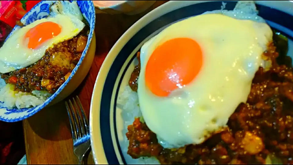 ドライカレー🍛半熟目玉焼きﾄｯﾋﾟﾝｸﾞ🎵|メイメイda.さん