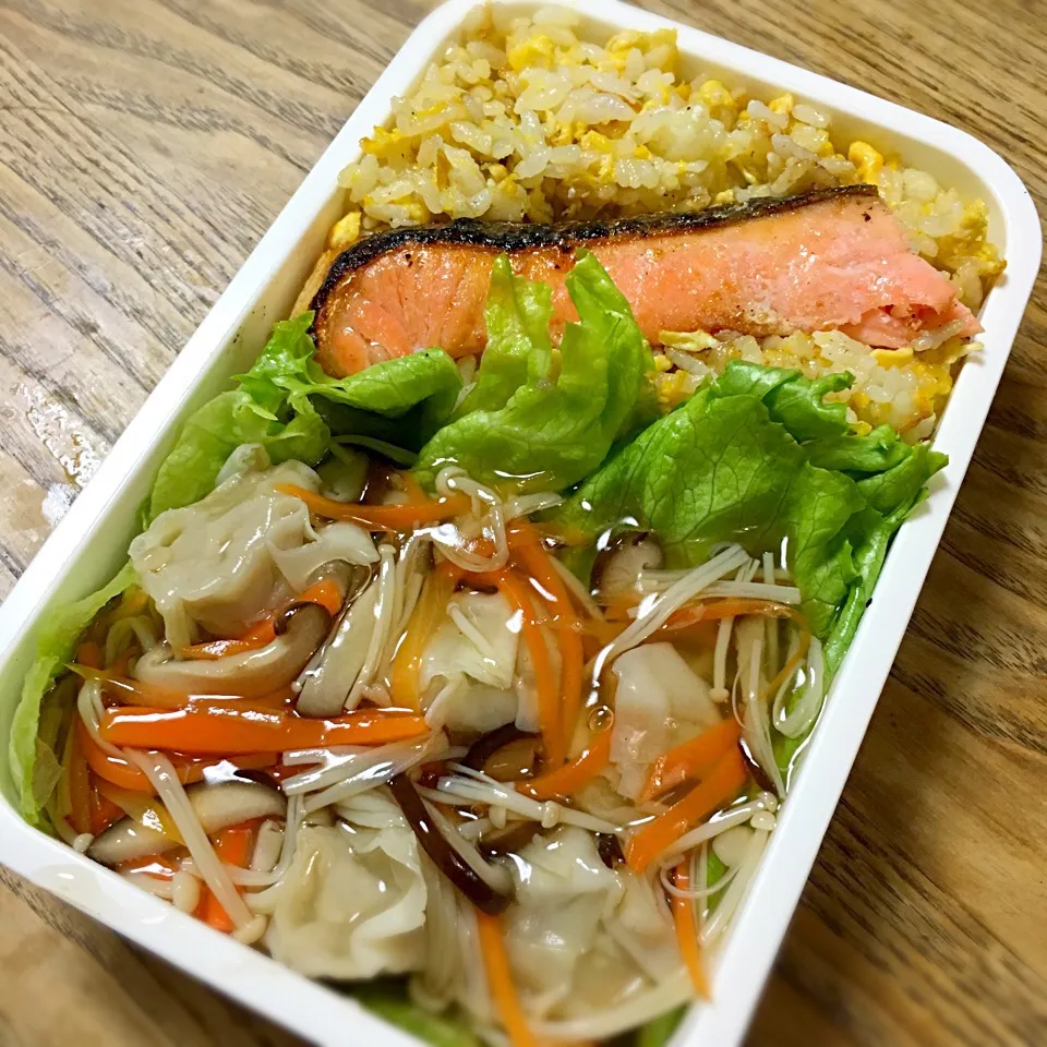 今日のお弁当
卵チャーハンに焼き鮭
チルド焼売のキノコと人参のあんかけ|akiさん