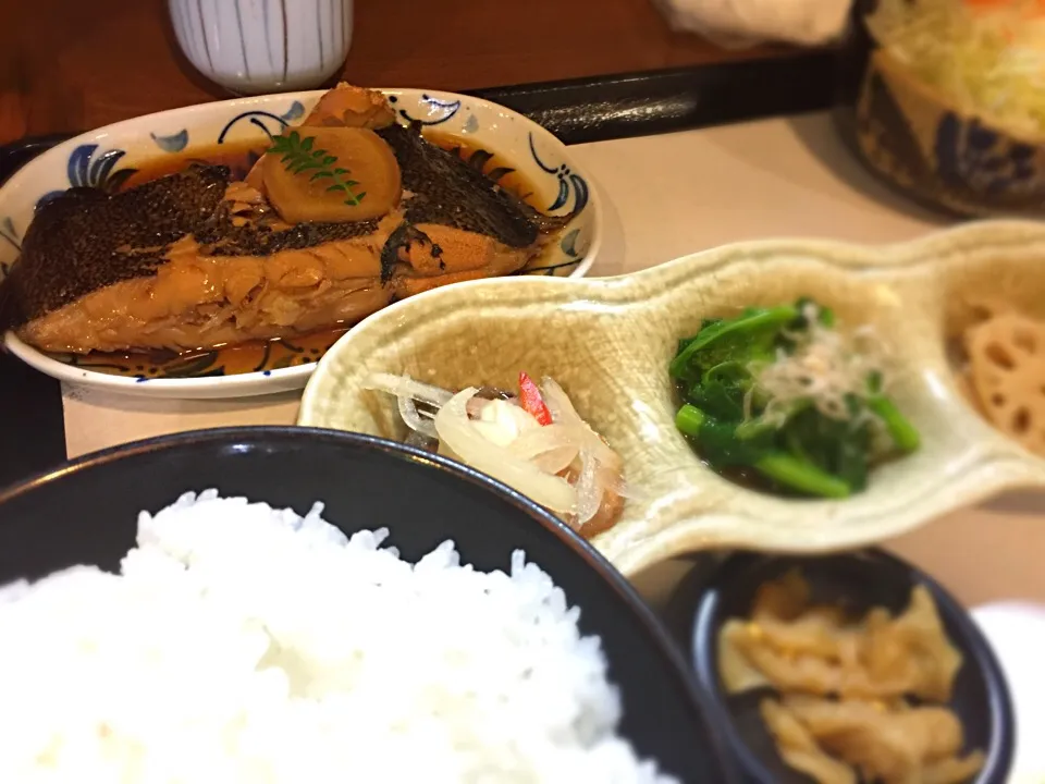 Snapdishの料理写真:子持ちカレイの煮付定食@名古屋市・本郷|らーめん好き！さん