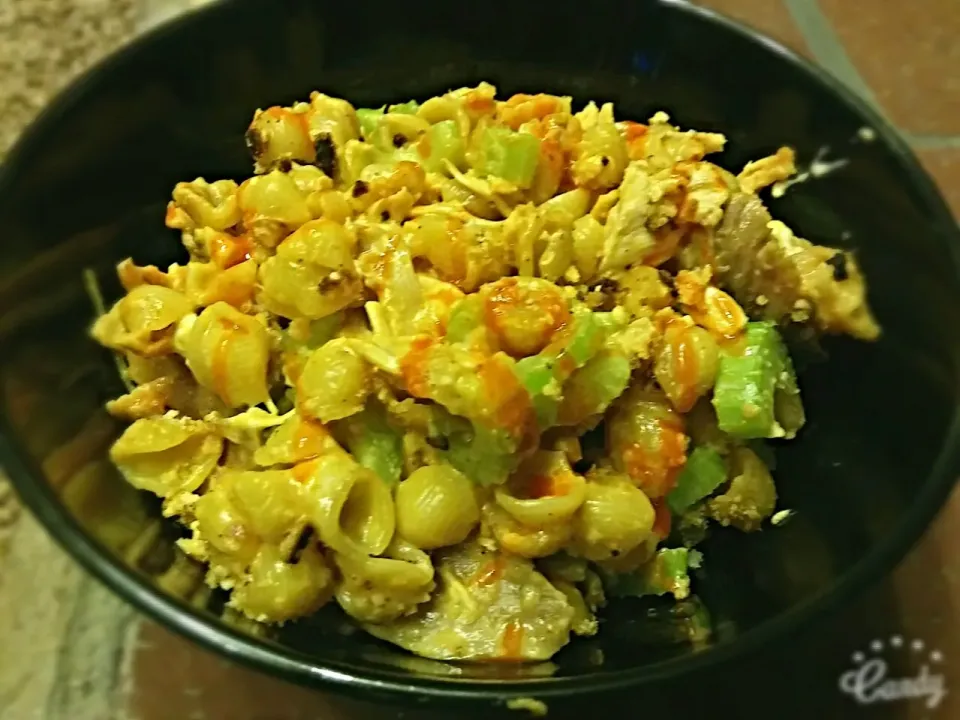 Snapdishの料理写真:Buffalo Chicken Mac'n'Cheese|Courtney Alizabet Riess Handelさん