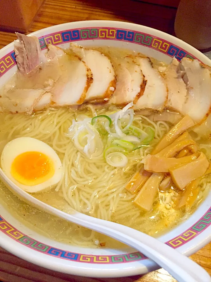 透明度の高いスープとしっとり柔らか焼豚が嬉しい『塩チャーシュー麺』美味し( ´ ▽ ` )ﾉ|石田 雅史さん