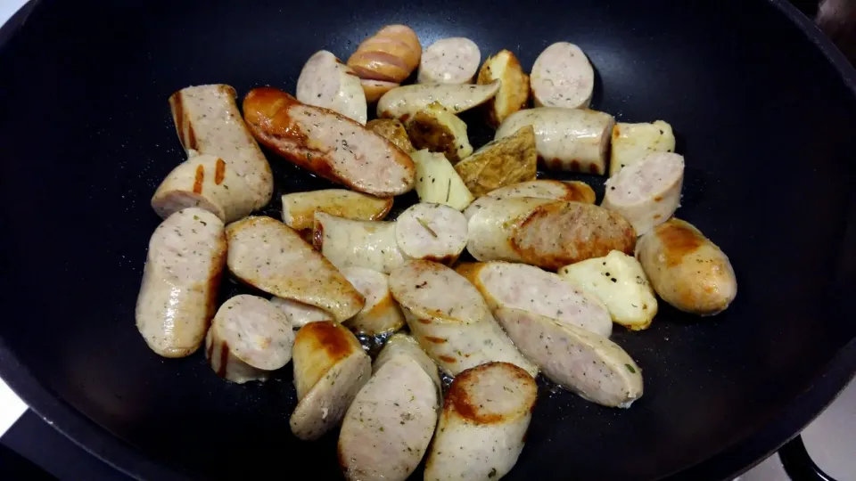 mixed sausages and potato|steven z.y.さん