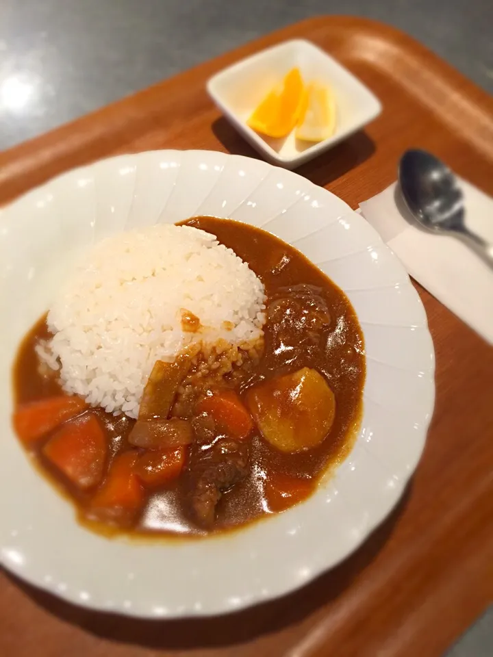 ふらっと食堂の牛カレー|3人の姫のためにさん