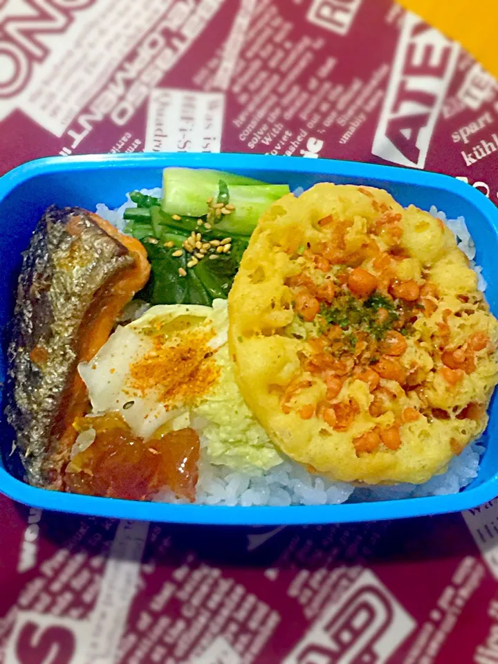 パパお弁当🍱  焼き鮭   小エビかき揚げ  白菜と小松菜の漬物  りんごと柚子の蜂蜜煮|ch＊K*∀o(^^*)♪さん