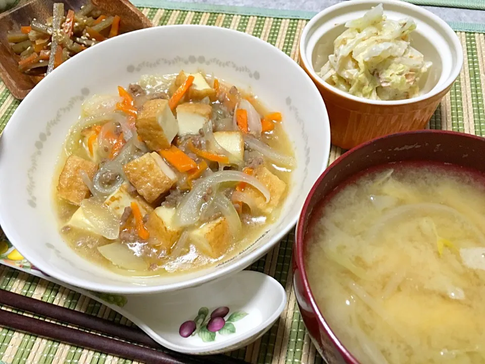 ♡夜ご飯〜厚揚げと野菜のあんかけ、お味噌汁、きんぴらごぼう、白菜サラダ〜♡|miyuさん