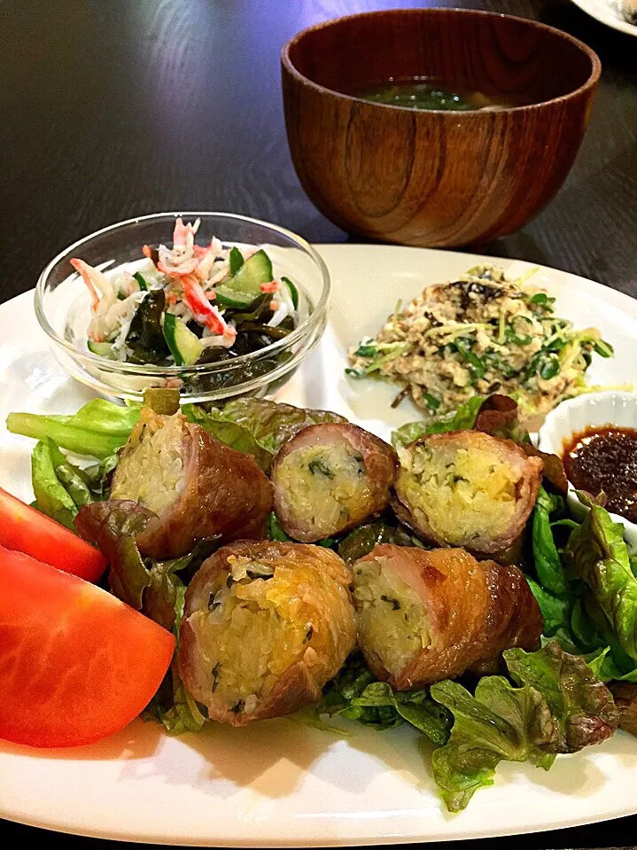 ⭐️キャベツとシソの肉巻き
⭐️豆腐と貝割れ大根のサラダ
⭐️ワカメとカニカマとしらすの酢の物
⭐️ちぢみほうれん草としめじの味噌汁|よっちぃさん