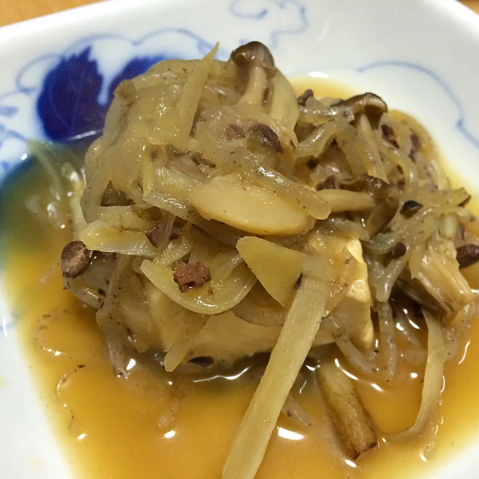 Snapdishの料理写真:鯨の大和煮の缶詰で，肉豆腐風|なほこさん