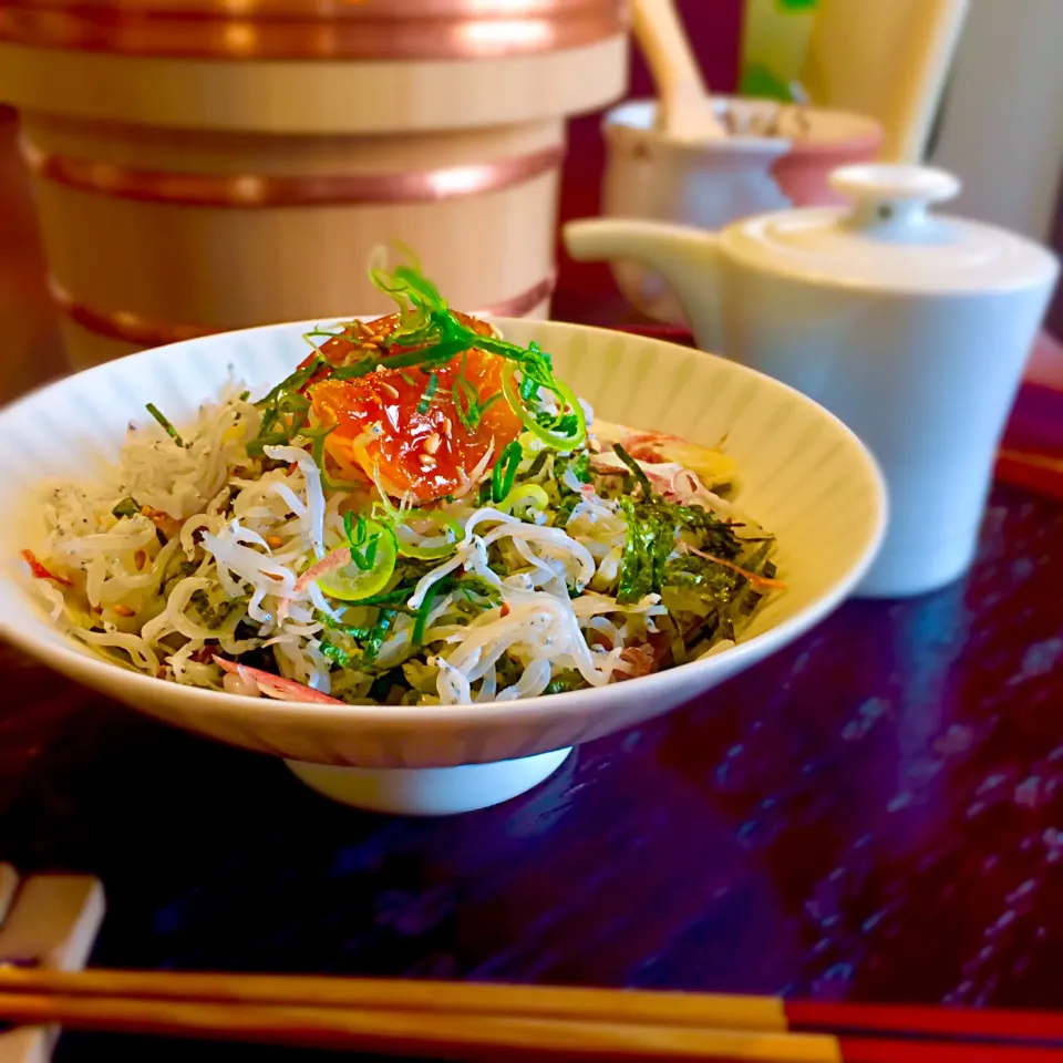 釜あげしらす丼に卵黄の味噌漬けのせて|かおり🐰さん