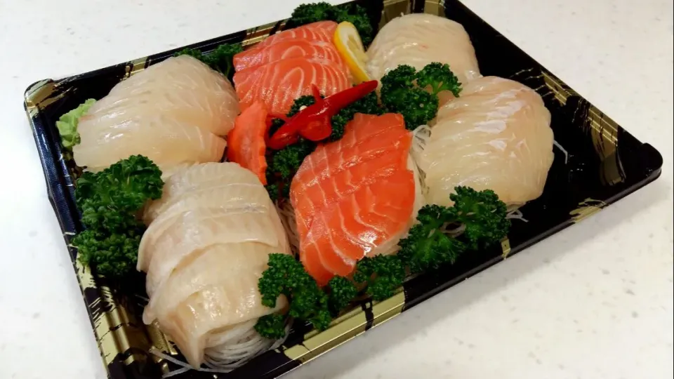 Snapdishの料理写真:sashimi|steven z.y.さん