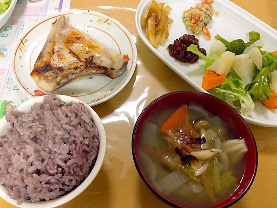 晩ご飯🌙はまちのカマの塩麹焼き🐟|かわちさん