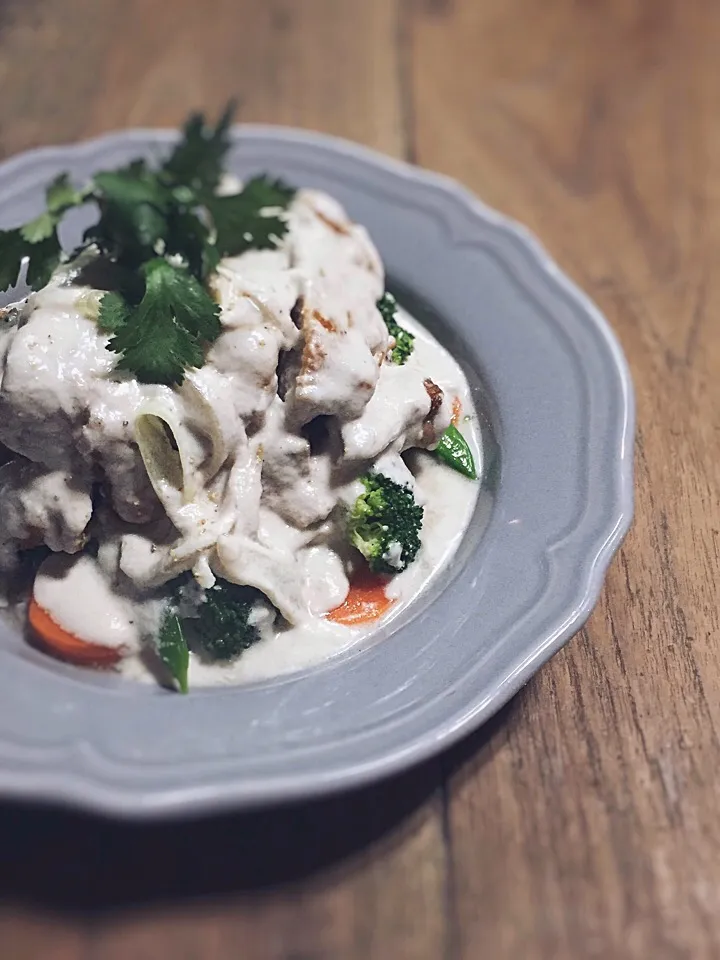 Grilled chicken with white curry sauce|rick chanさん